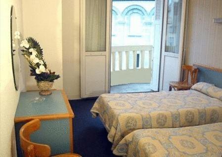 Christian Cluny 2* Lourdes